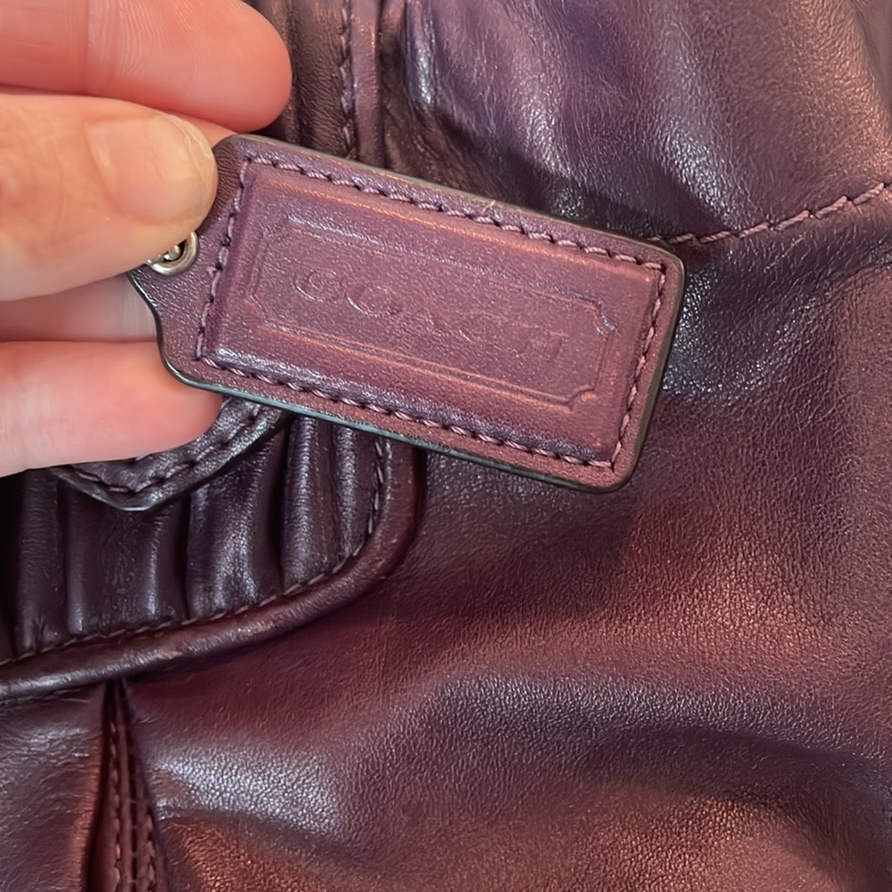 Genuine leather authentic Coach bag. In pre owned condition - Picture 3 of 9